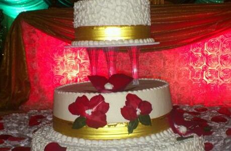 Kam-oak Bakery, McOak Bakery in Surrey, Delta, Wedding Cake, birthday cake, engagement cake, party cake photo